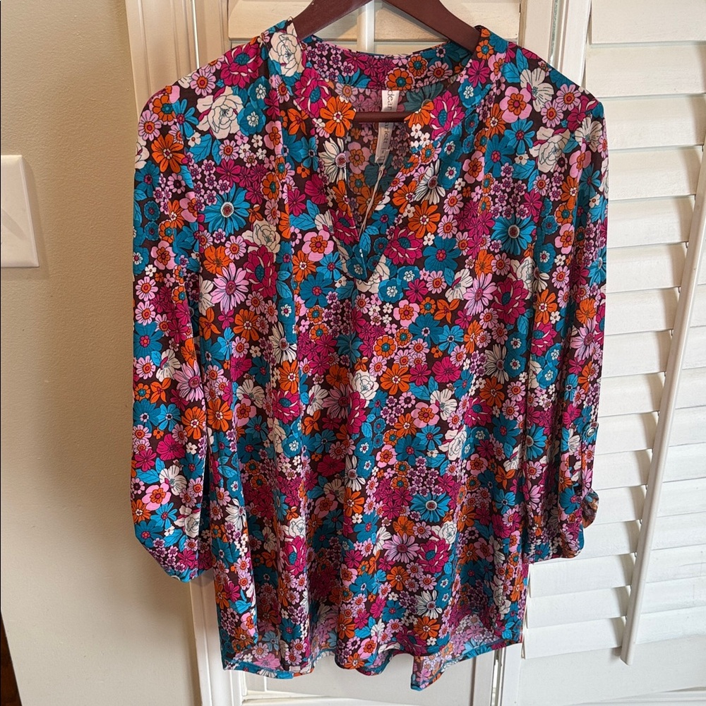 NWT New Scarlett Boutique Floral Print Blouse - Multicolor, size medium